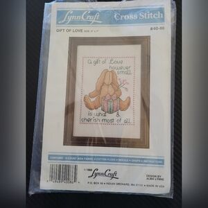 Lynn Craft Cross Stitch Kit #40-86 GIFT OF LOVE 5"x7" Design by Alma Lynne NIP